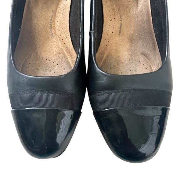 Clarks Women's Black Patent Flats Size 9 - Picture 6 of 9